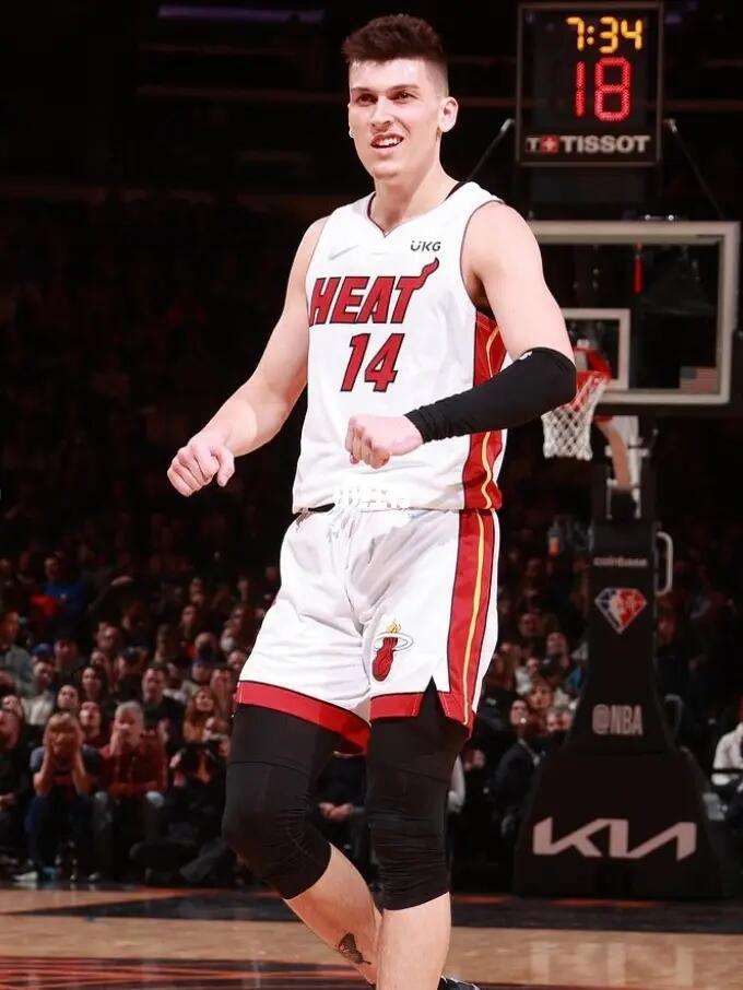 也展现了威 也展现了威